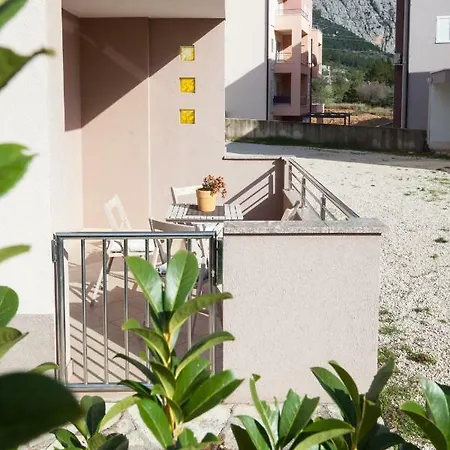 Relax מאקרסקה